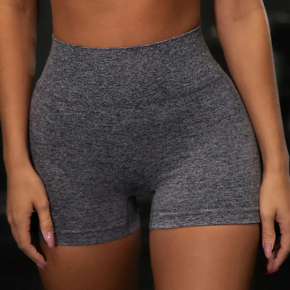 Seamless Women's Yoga Set for Fitness and Sports Wear