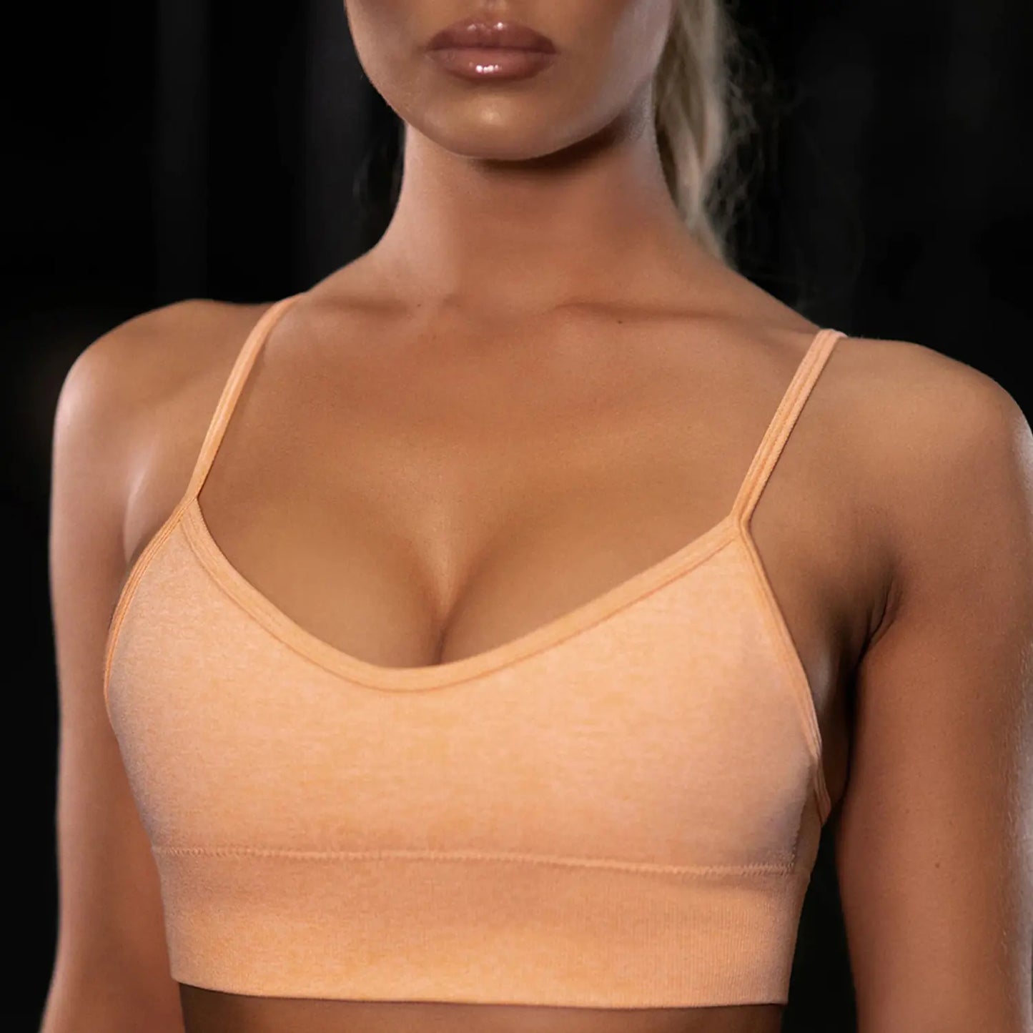 Seamless Women's Yoga Set for Fitness and Sports Wear