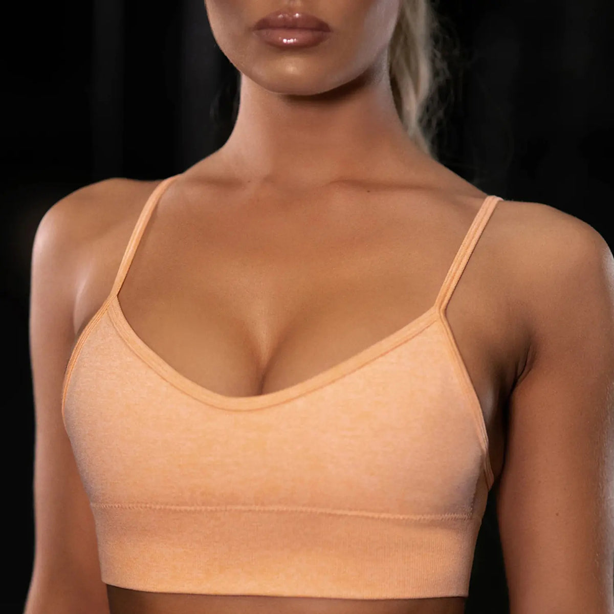 Seamless Women's Yoga Set for Fitness and Sports Wear