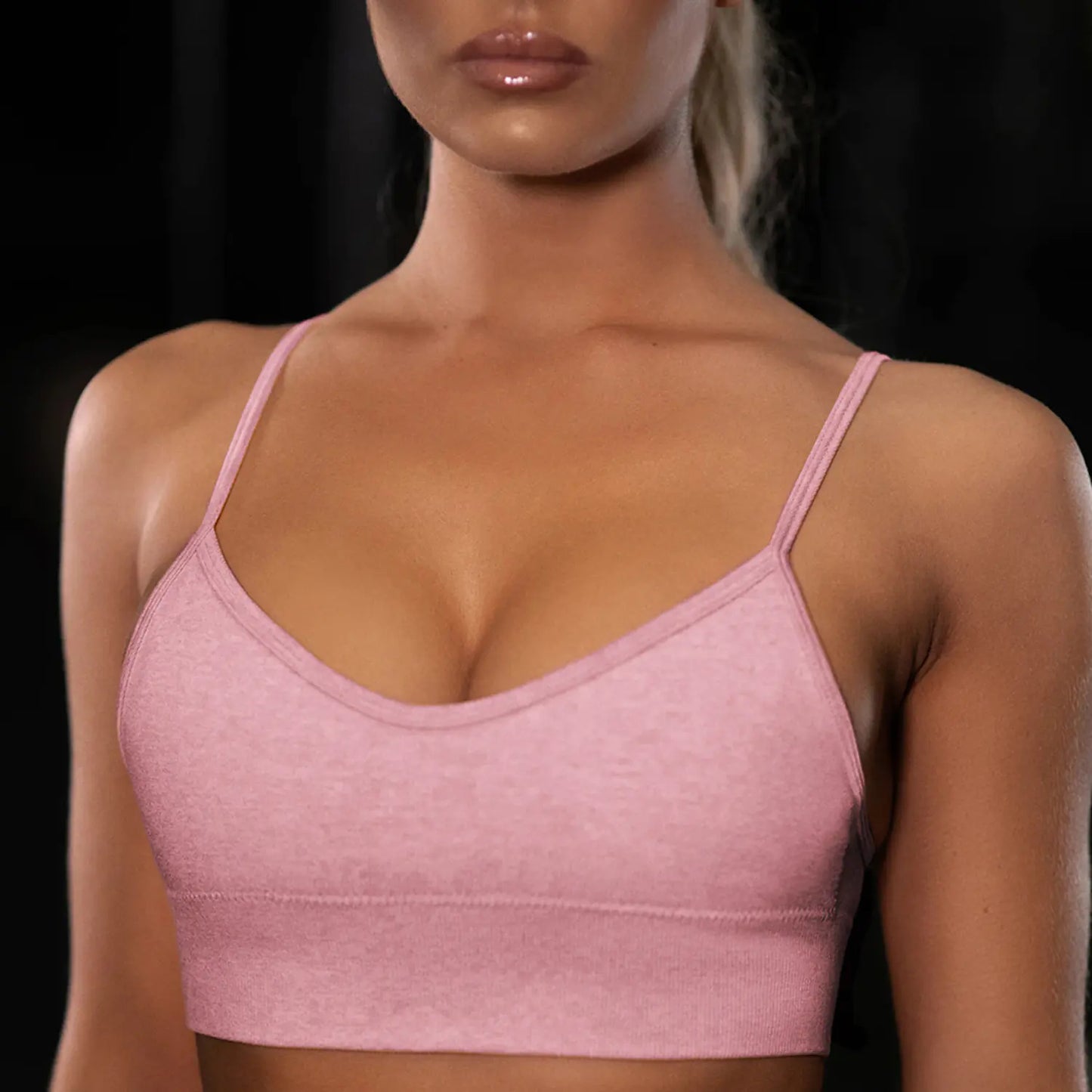 Seamless Women's Yoga Set for Fitness and Sports Wear